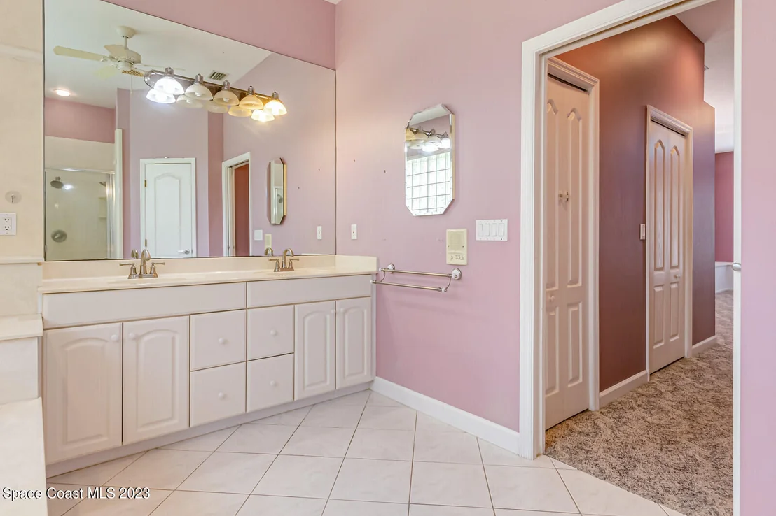 Photo of 2880 Grant Road
