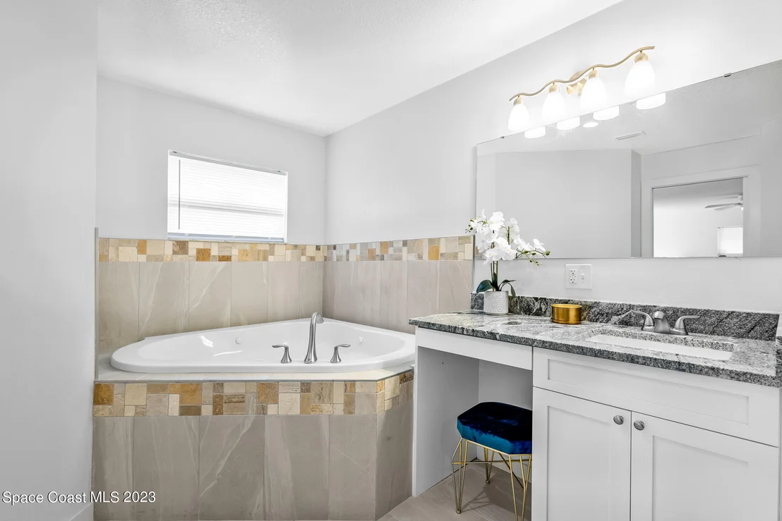 Photo of 472 Gray Road