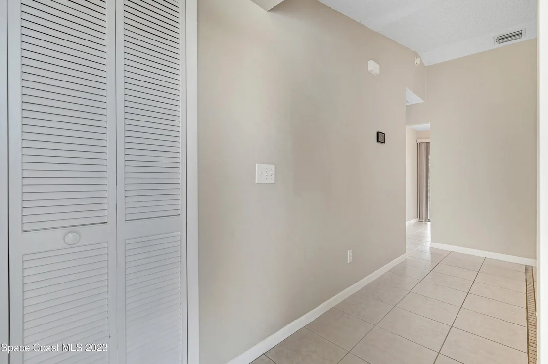Photo of 781 Arundo Avenue NE