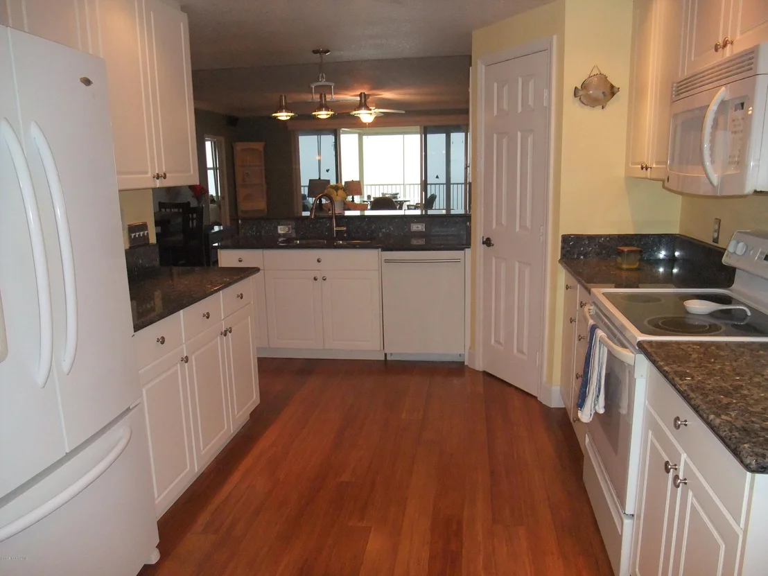 Photo of Unit 702 at 102 Riverside Drive