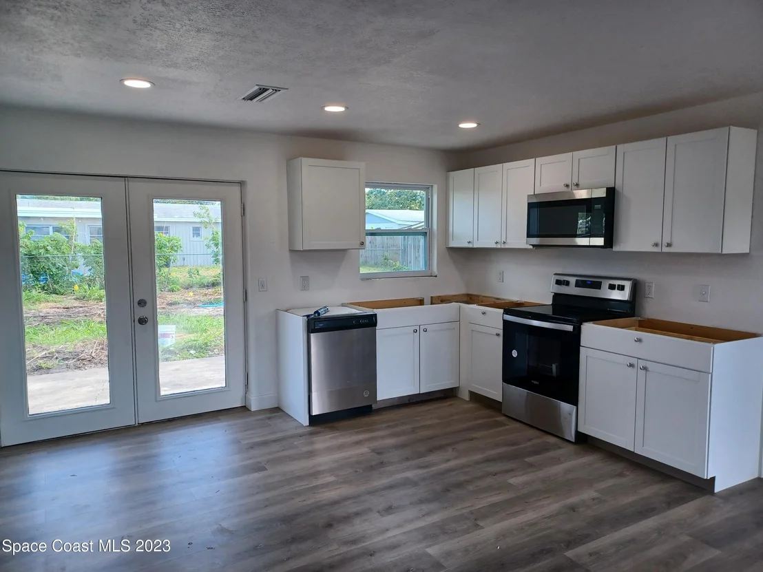 Photo of 982 Hibiscus Street