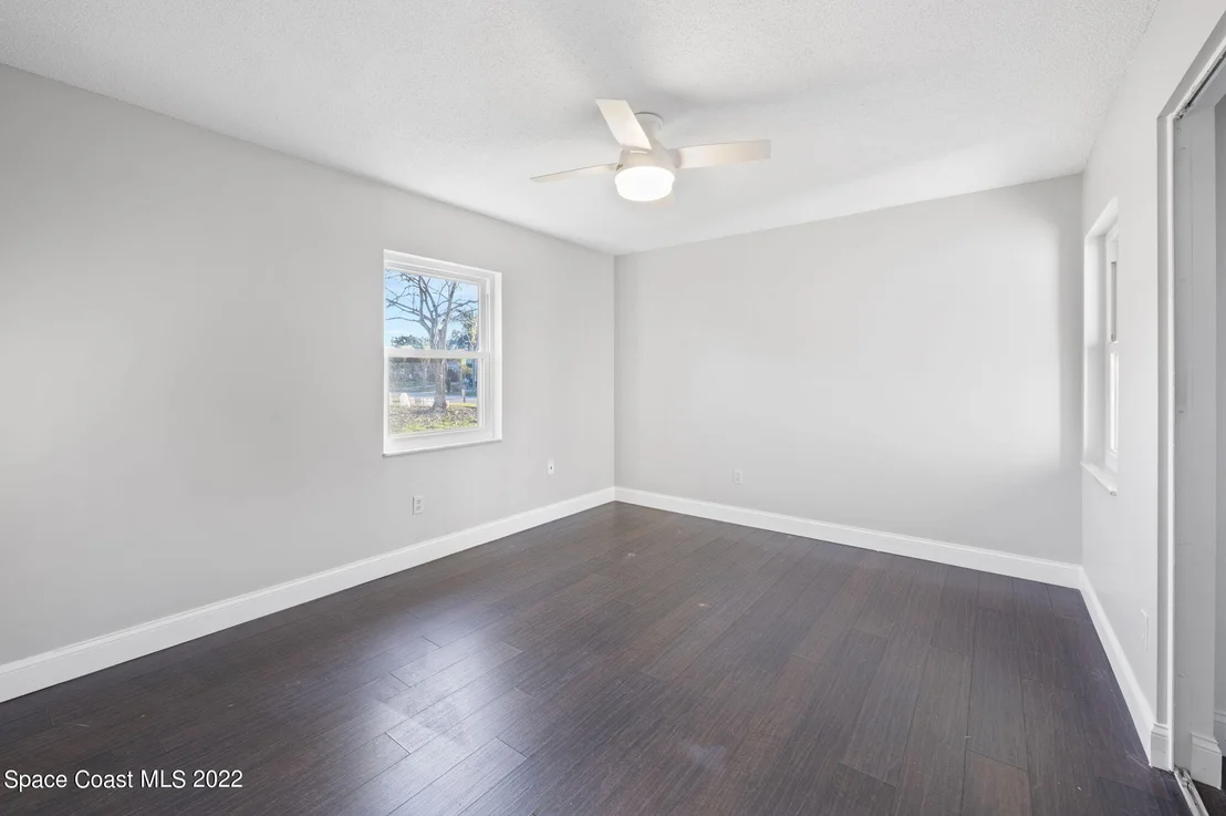 Photo of 1141 Cromey Road NE