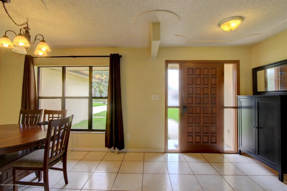 Photo of 881 Sunnybrook Lane