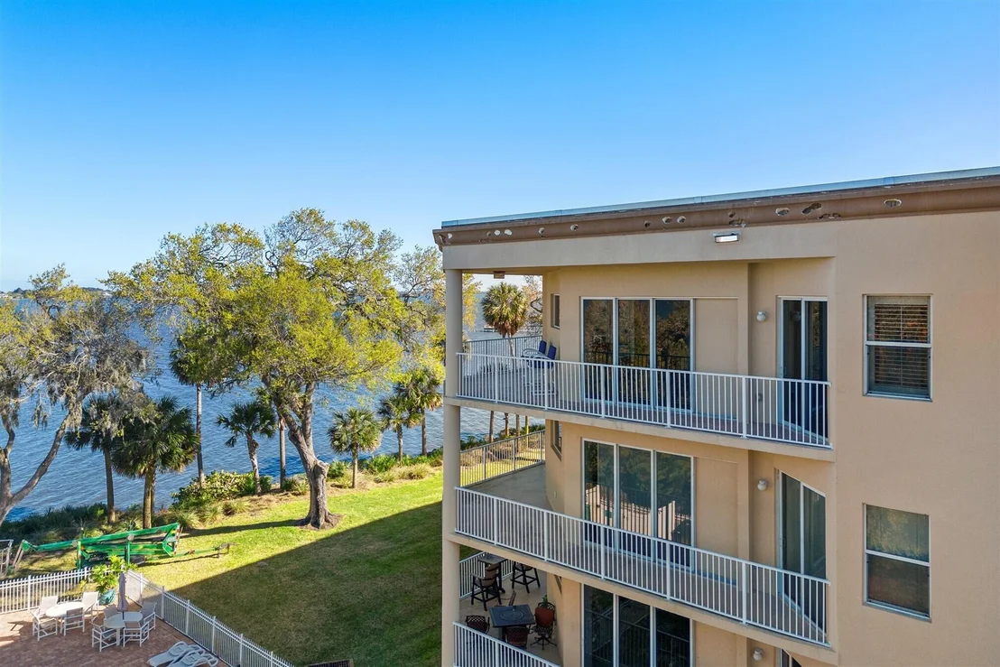 Photo of Unit 406 at 6005 Us-1