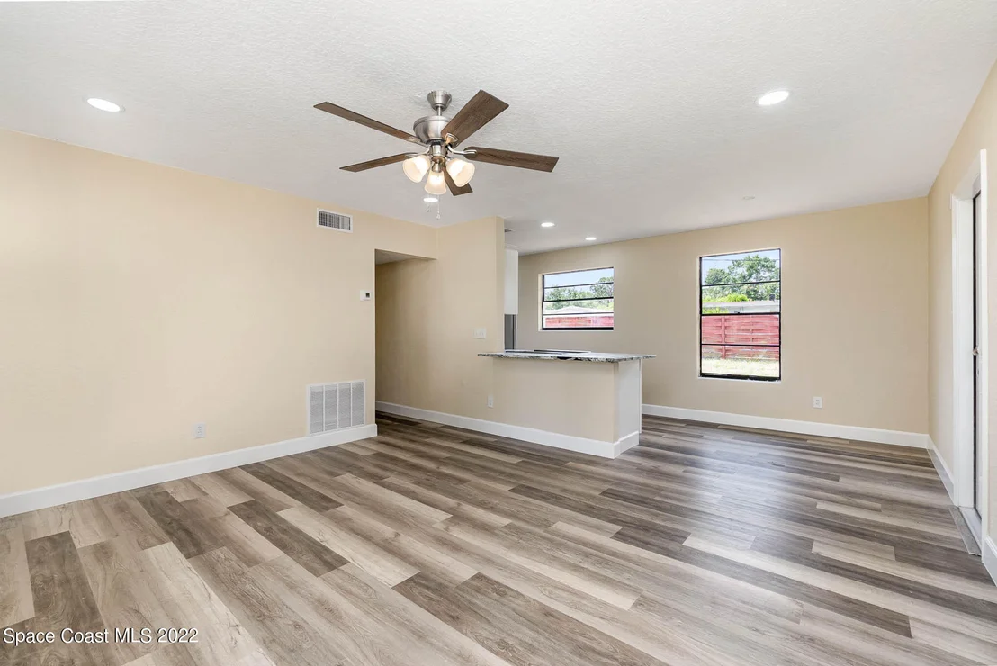 Photo of 1207 Westview Drive W