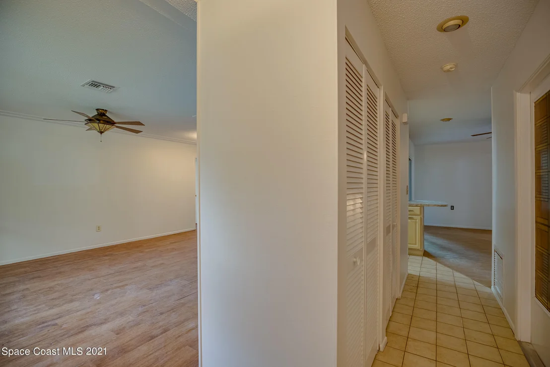 Photo of 838 Knecht Road NE
