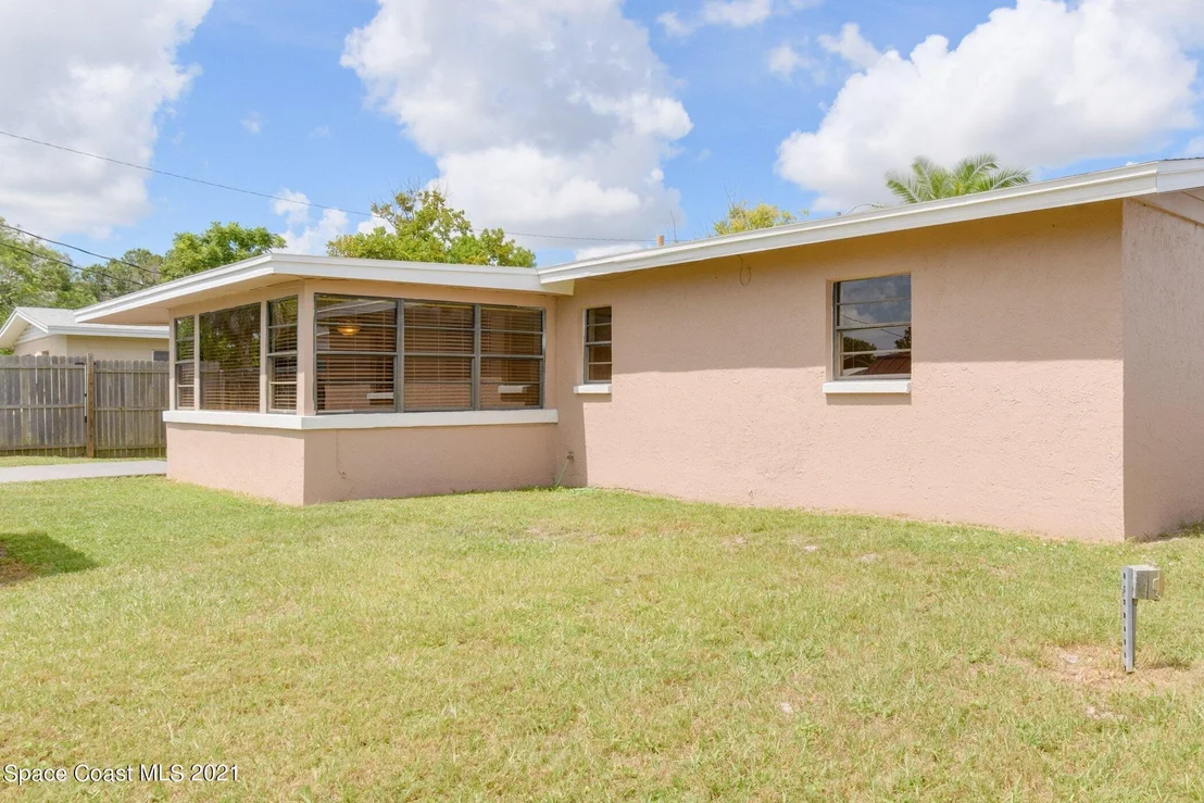 Photo of 1933 Oakwood Drive