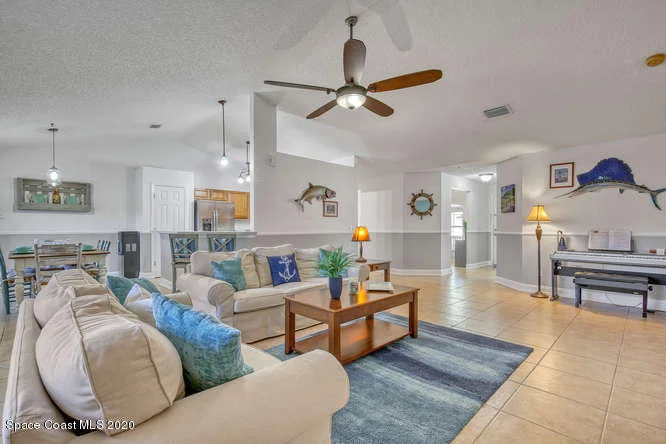Photo of 1089 Kingfisher Way