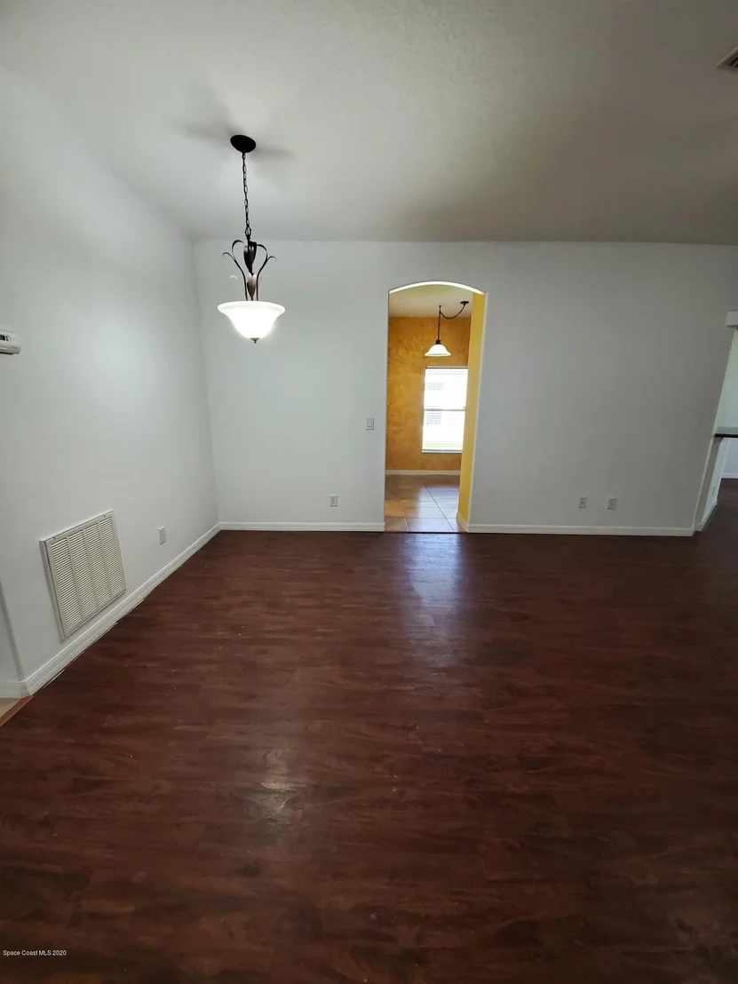 Photo of 3881 Manitoba Way
