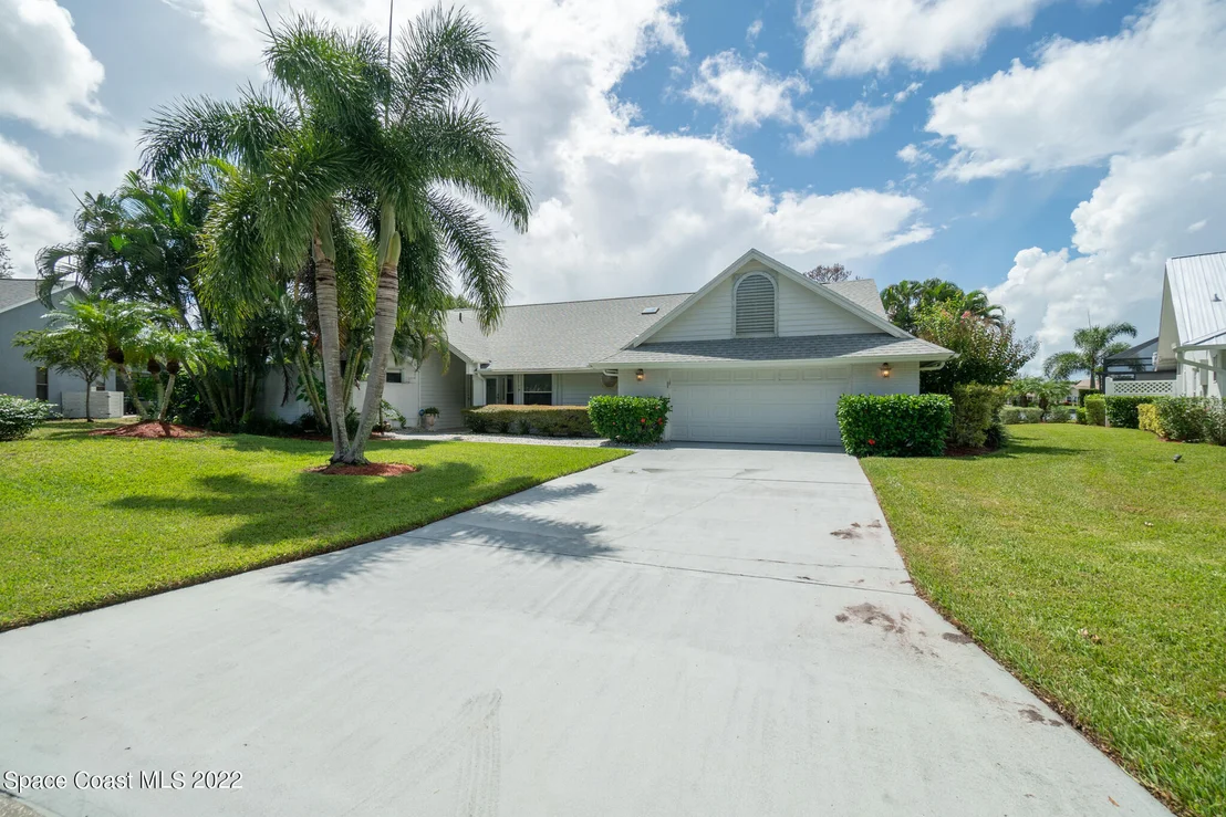 Photo of 686 Rossmoor Circle