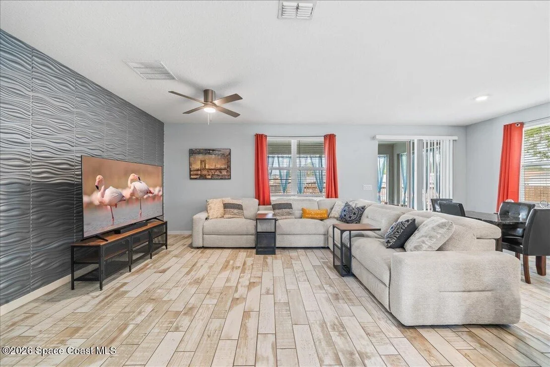 Photo of 800 Lyons Circle NW