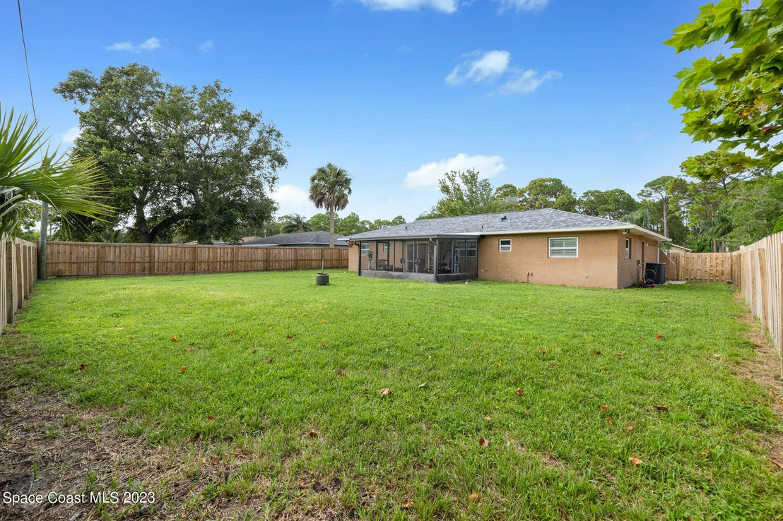 Photo of 990 Emerald Road SE