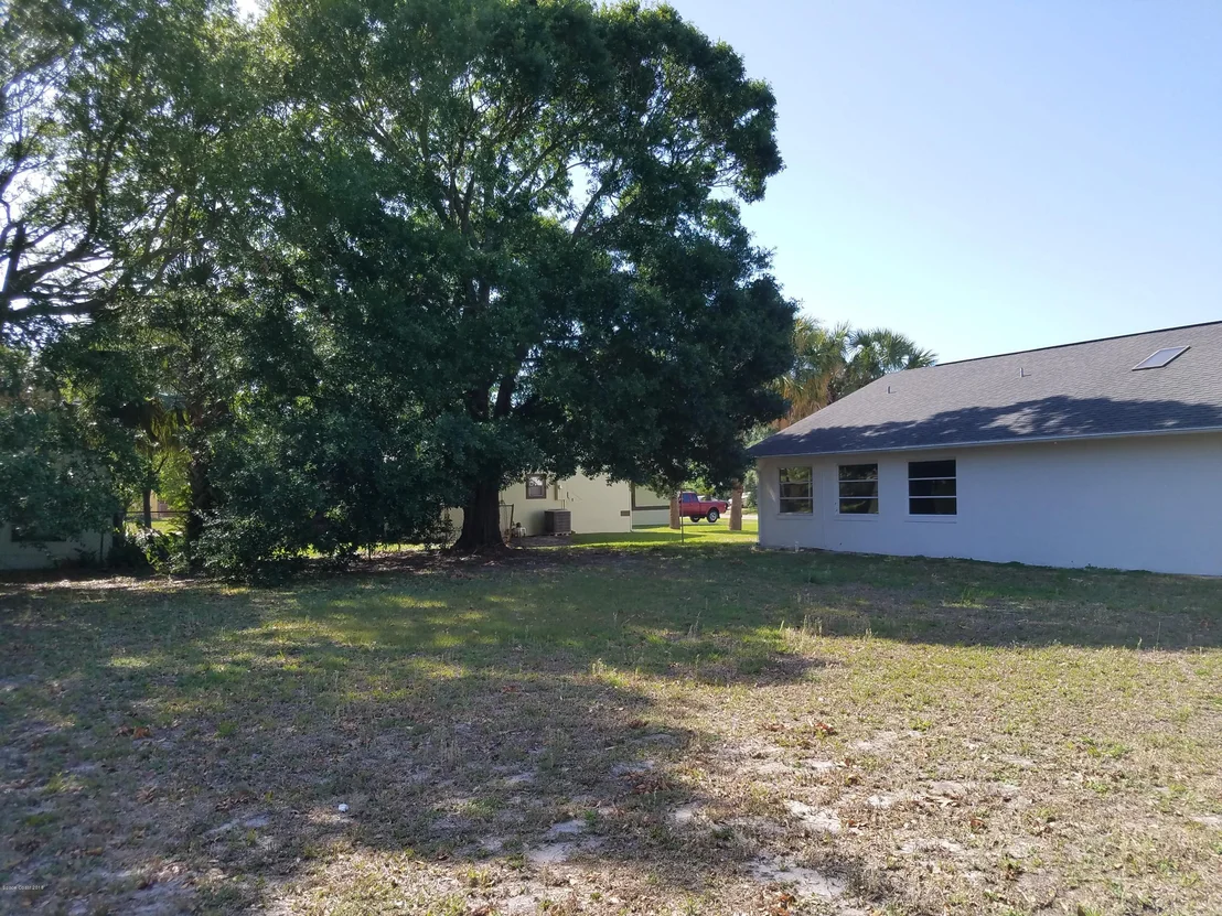 Photo of 993 Hibiscus Street