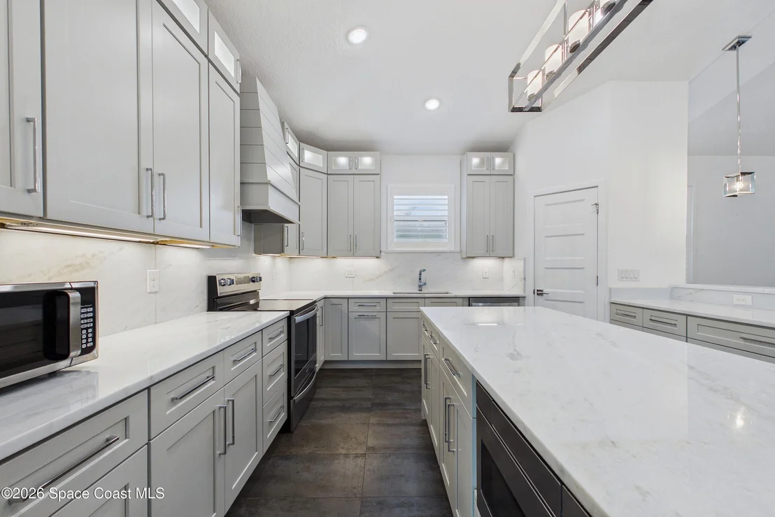 Photo of 2094 Hyde Parkway