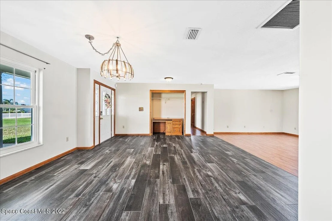 Photo of 3685 Burkholm Road