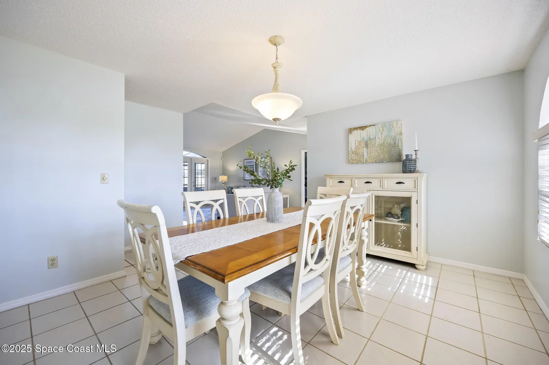 Photo of 897 Champion Drive NE