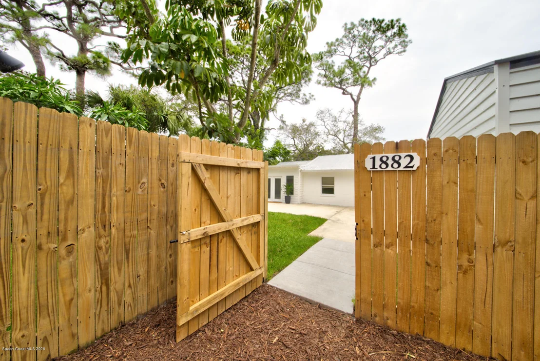 Photo of 1882 Pineapple Avenue