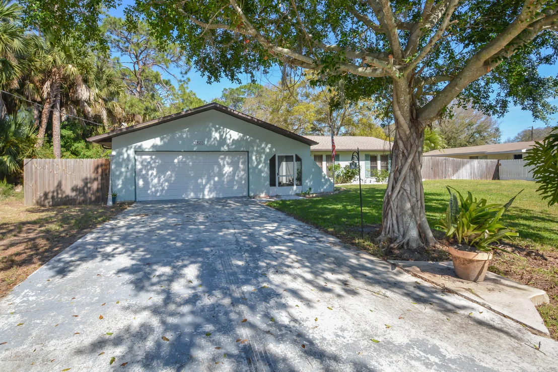 Photo of 7820 Sheridan Road