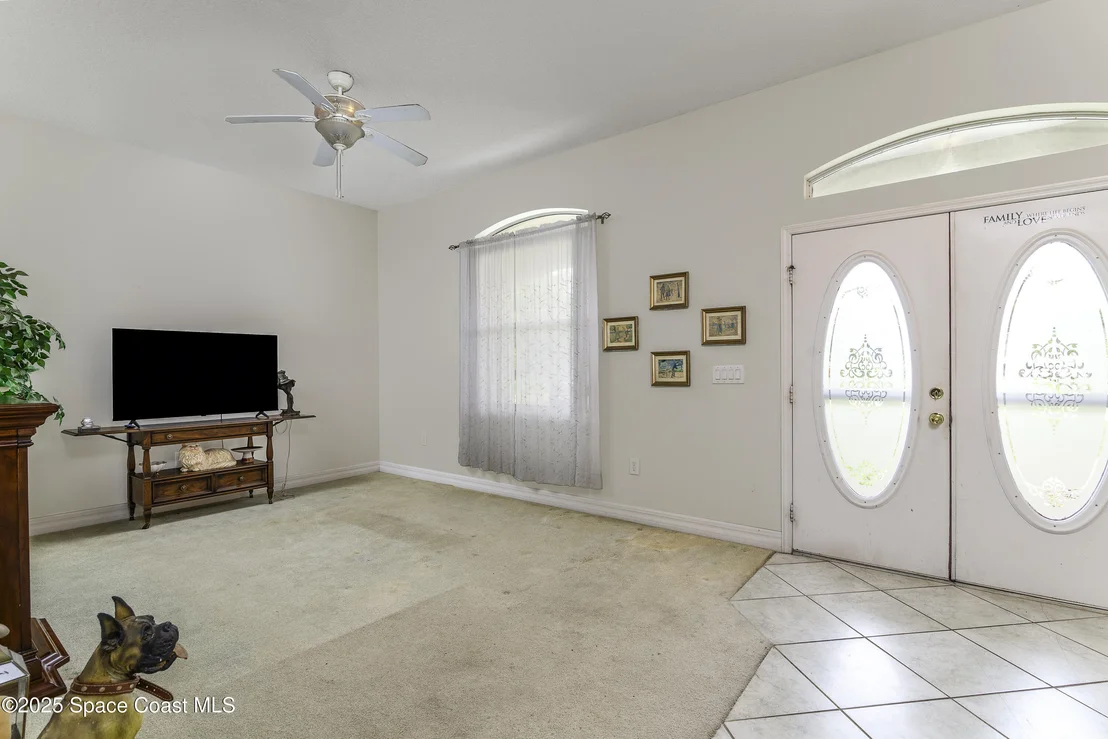Photo of 386 Valencia Road