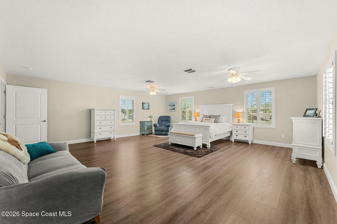 Photo of 5687 Holden Road