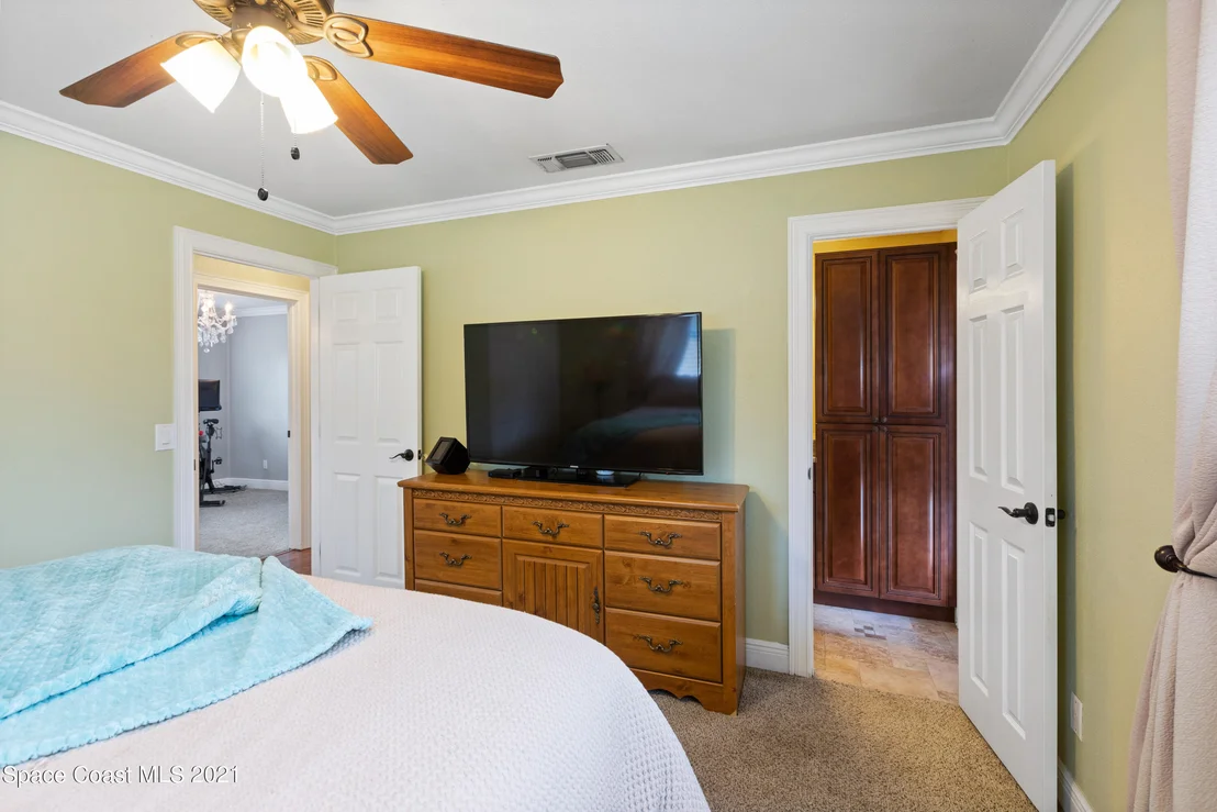 Photo of 2416 Lakeview Drive
