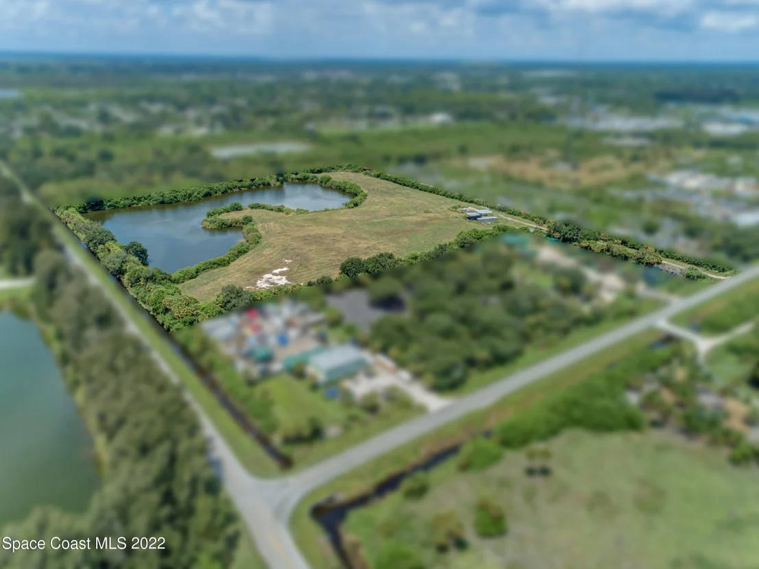 Photo of 555 S Range Road