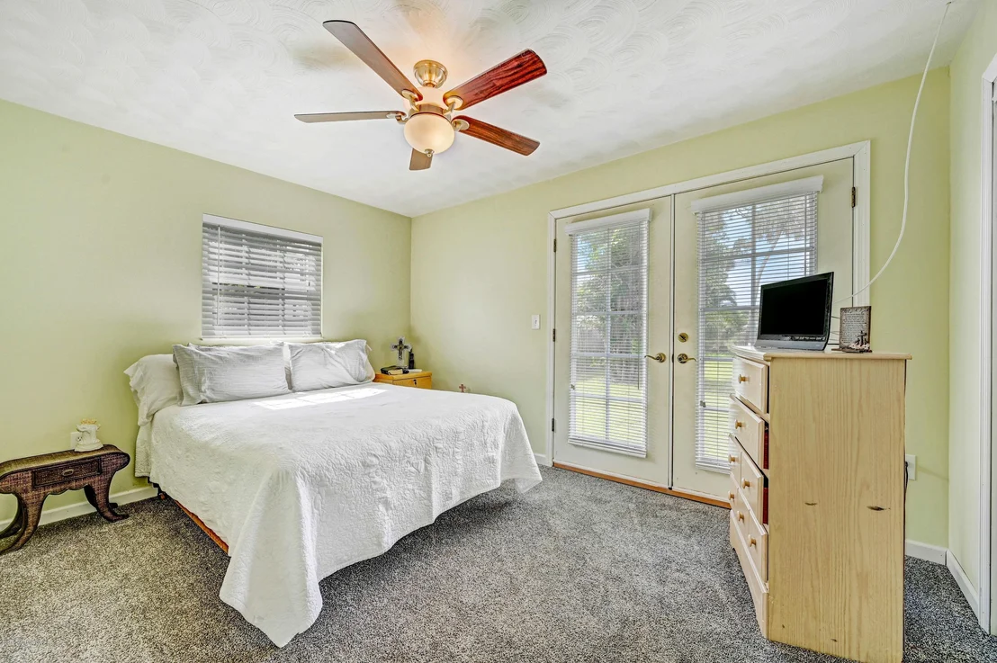 Photo of 2521 N Palm Drive N
