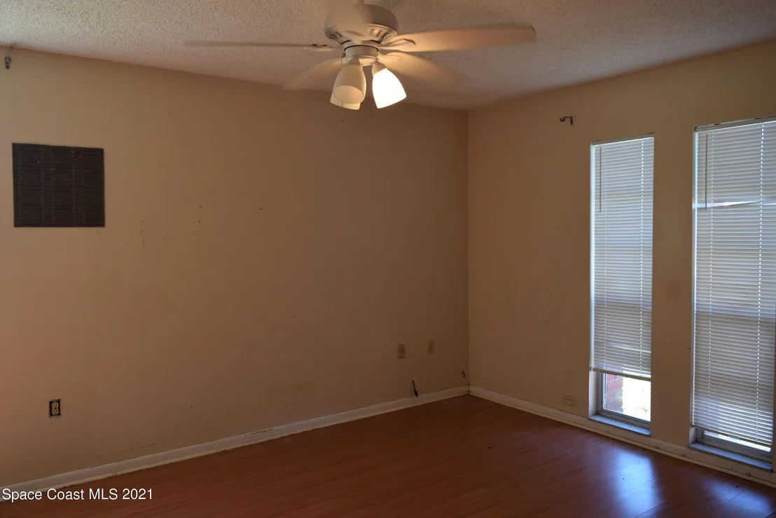 Photo of 881 Cayuga Avenue NE