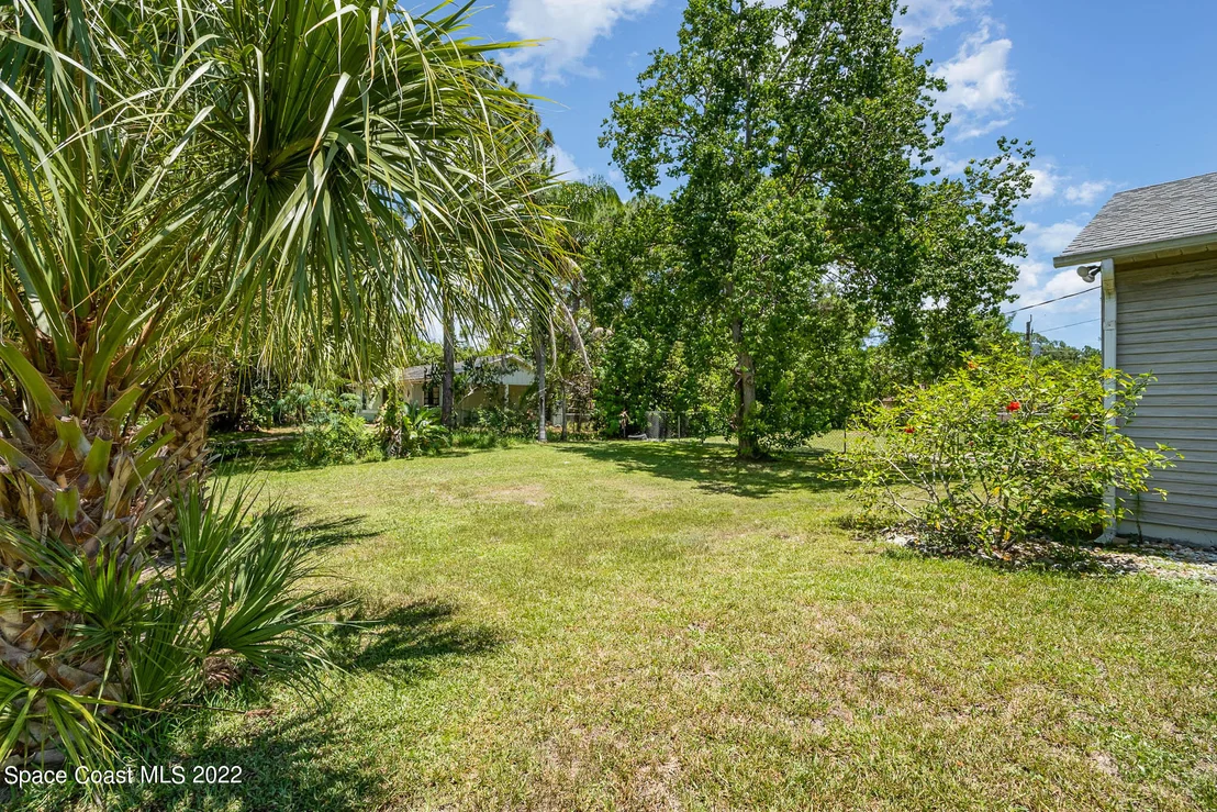 Photo of 1749 Tharp Road SE