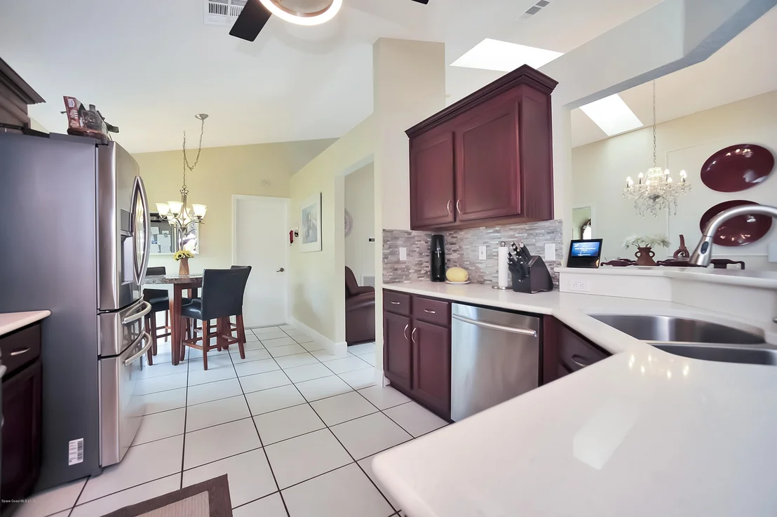 Photo of 2400 Mountain View Avenue