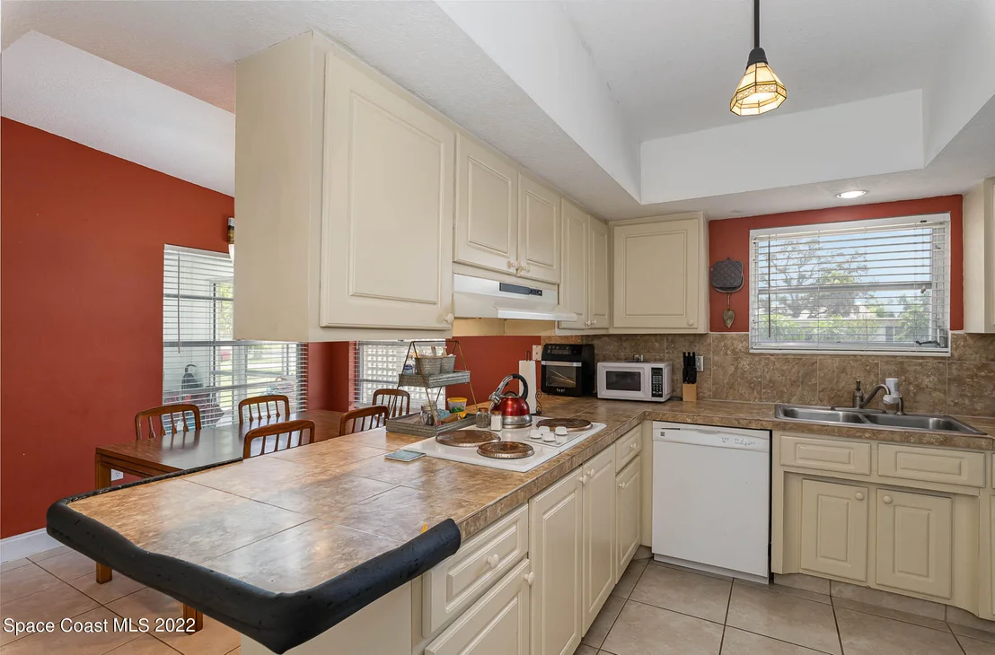 Photo of 1024 Daytona Drive NE