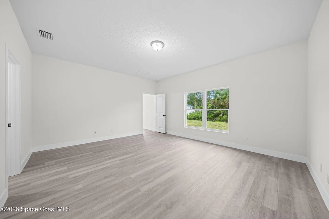 Photo of 1240 Cogan Drive SE