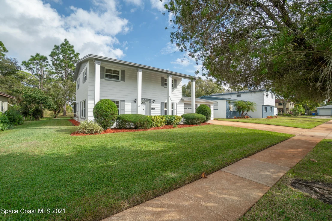Photo of 1726 Golfview Drive