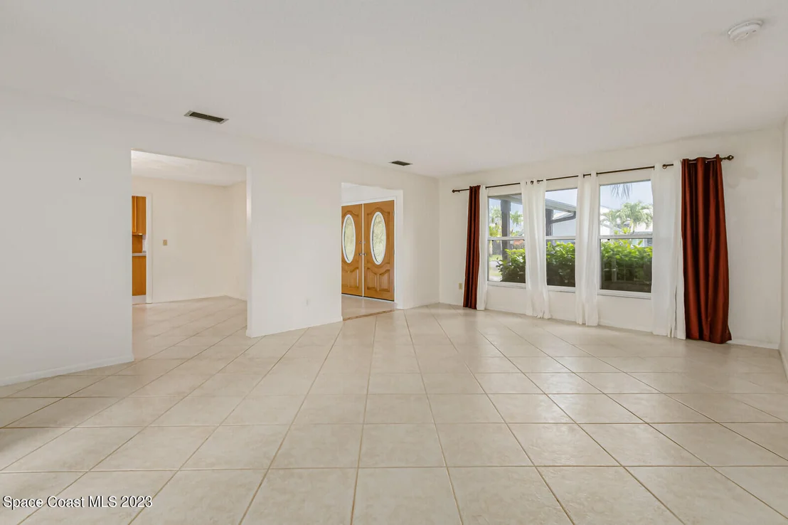 Photo of 536 Solitaire Palm Drive