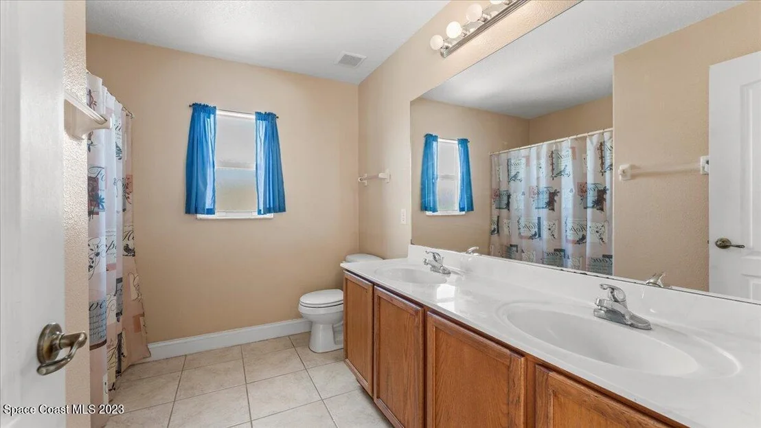 Photo of 2000 Bridgeport Circle