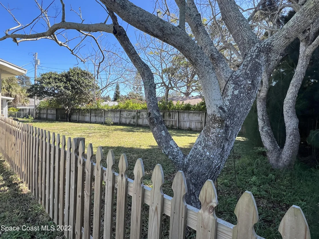 Photo of 930 Bacon Circle NE
