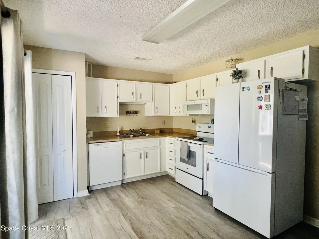 Photo of 3769 Jupiter Boulevard SE