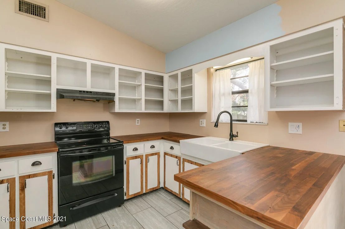 Photo of 6090 Alden Avenue