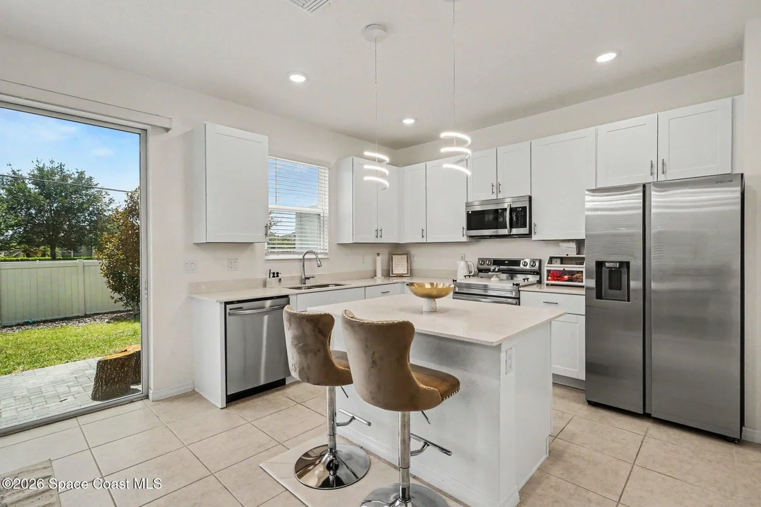 Photo of 1180 Wycliffe Way
