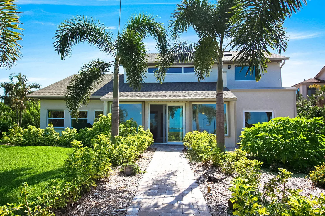 Photo of 5870 Riverside Drive
