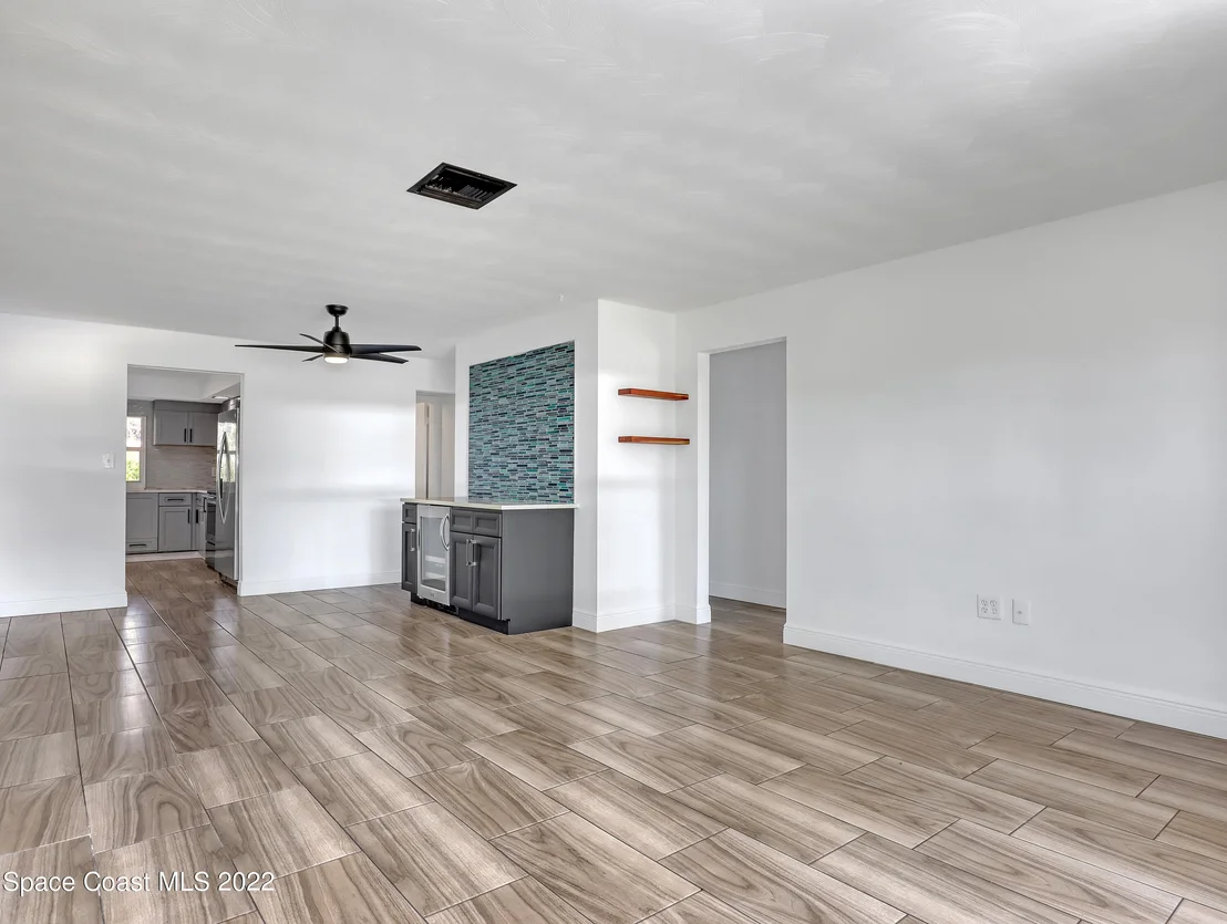Photo of 800 Forest Road