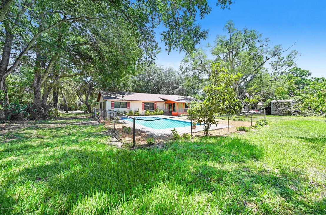 Photo of 6050 Mangrove Street