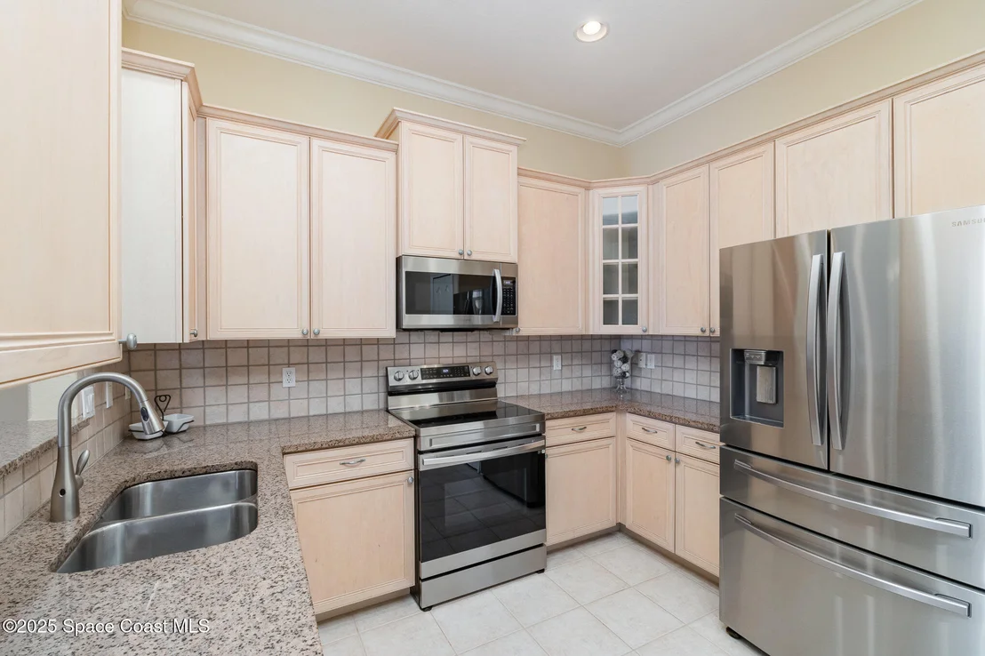 Photo of 1076 Eleuthera Drive NE
