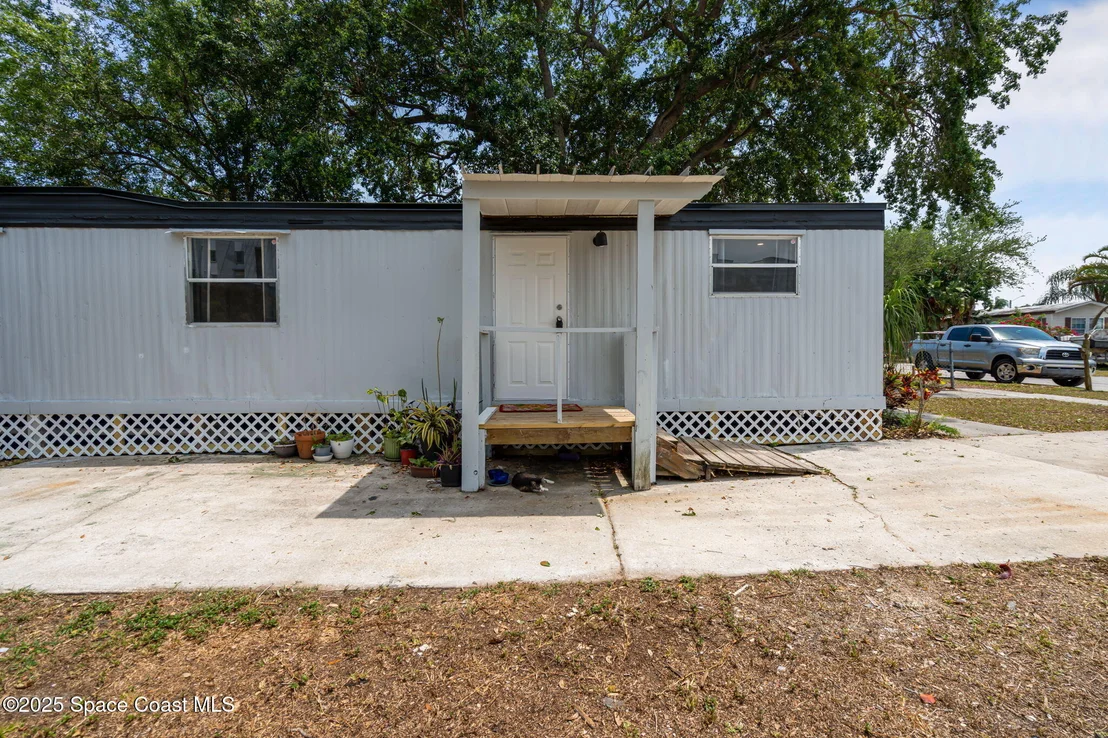 Photo of 2593 Amberly Road NE