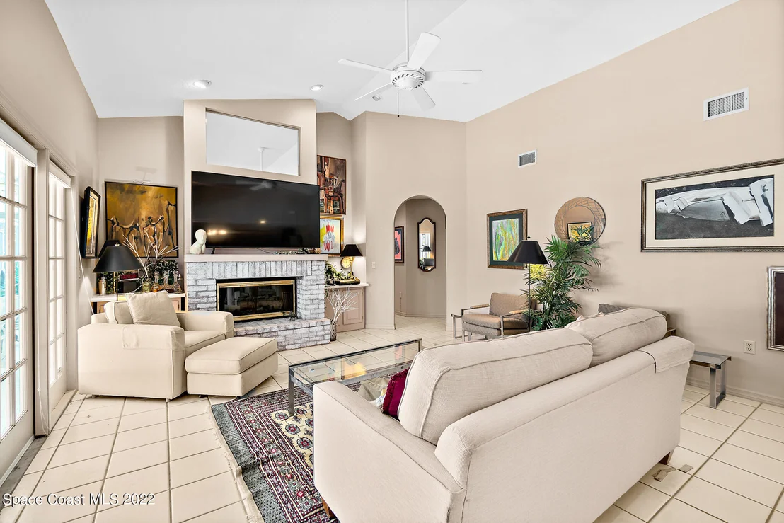 Photo of 686 Rossmoor Circle