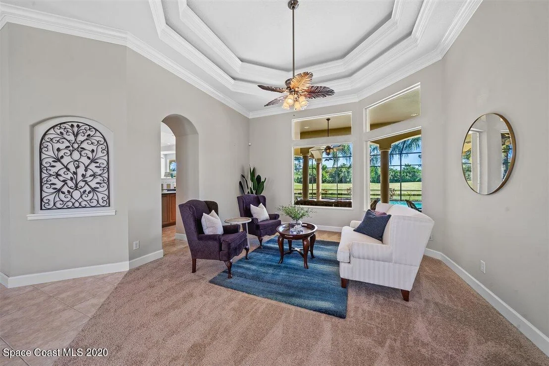 Photo of 925 Chatsworth Drive