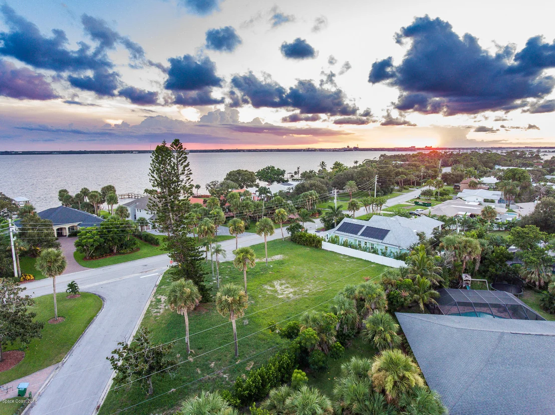 Photo of 303 Riverside Drive