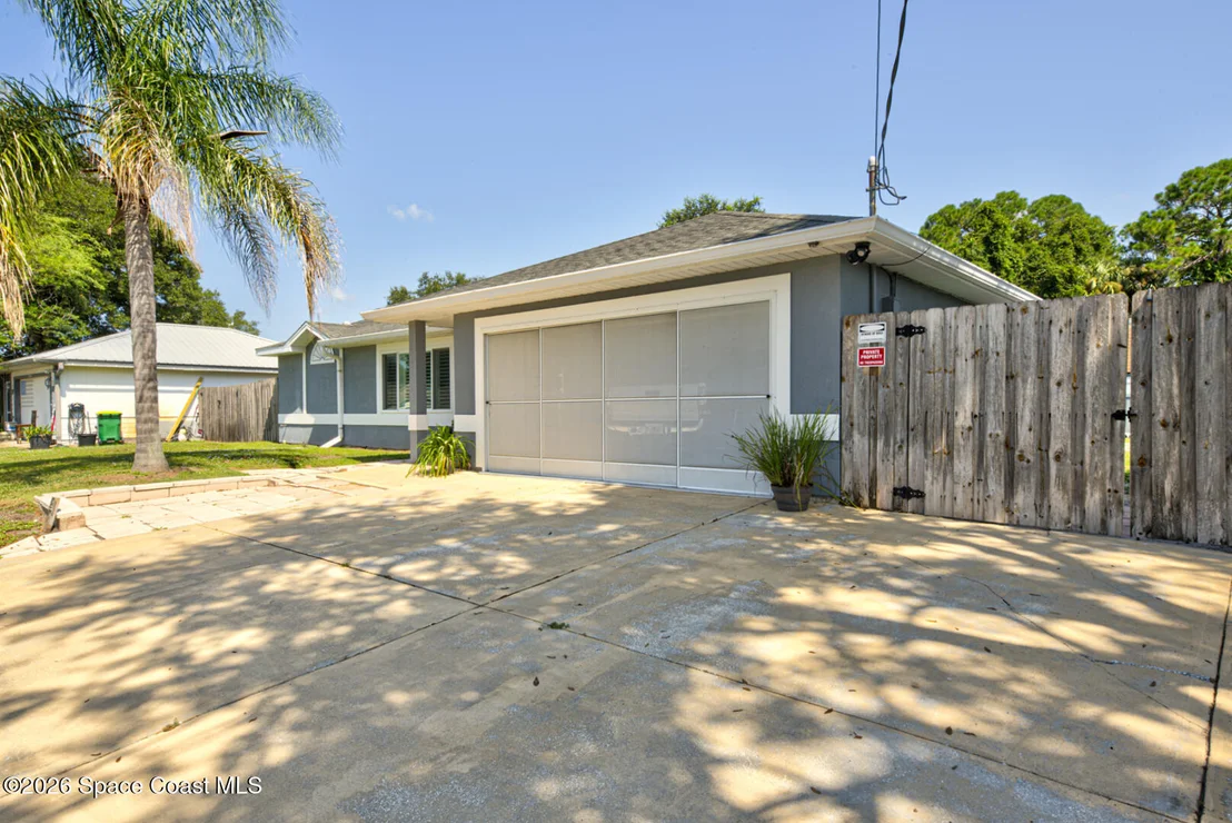 Photo of 6520 Adrian Street
