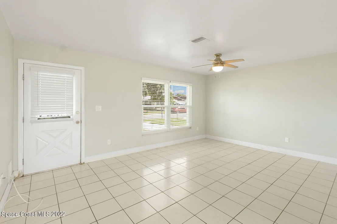 Photo of 3082 Edgewood Drive NE
