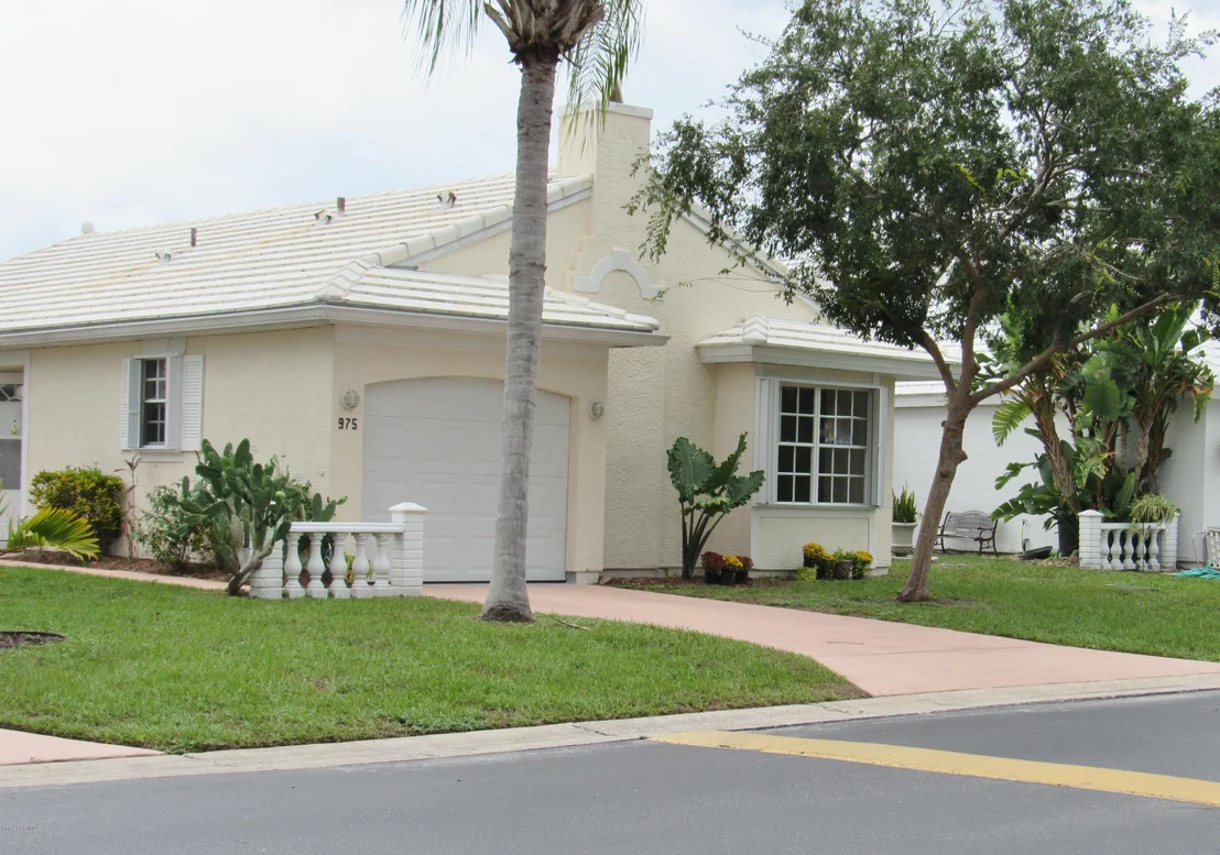 Photo of 975 Wateroak Drive NE